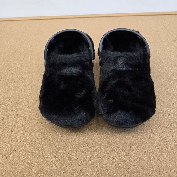 Crocs Clog Women's 7 Black Classic Fur Sure Shearling Fur Lined Slip-On (S2) - Picture 1 of 9
